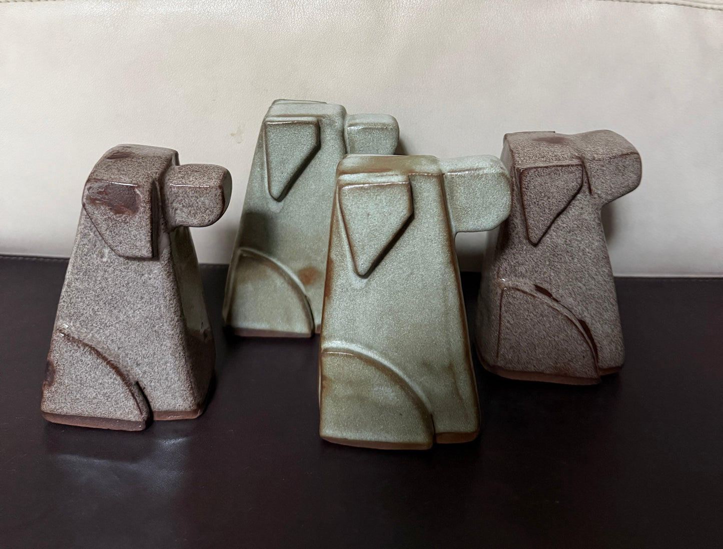 Geometric dog artefacts