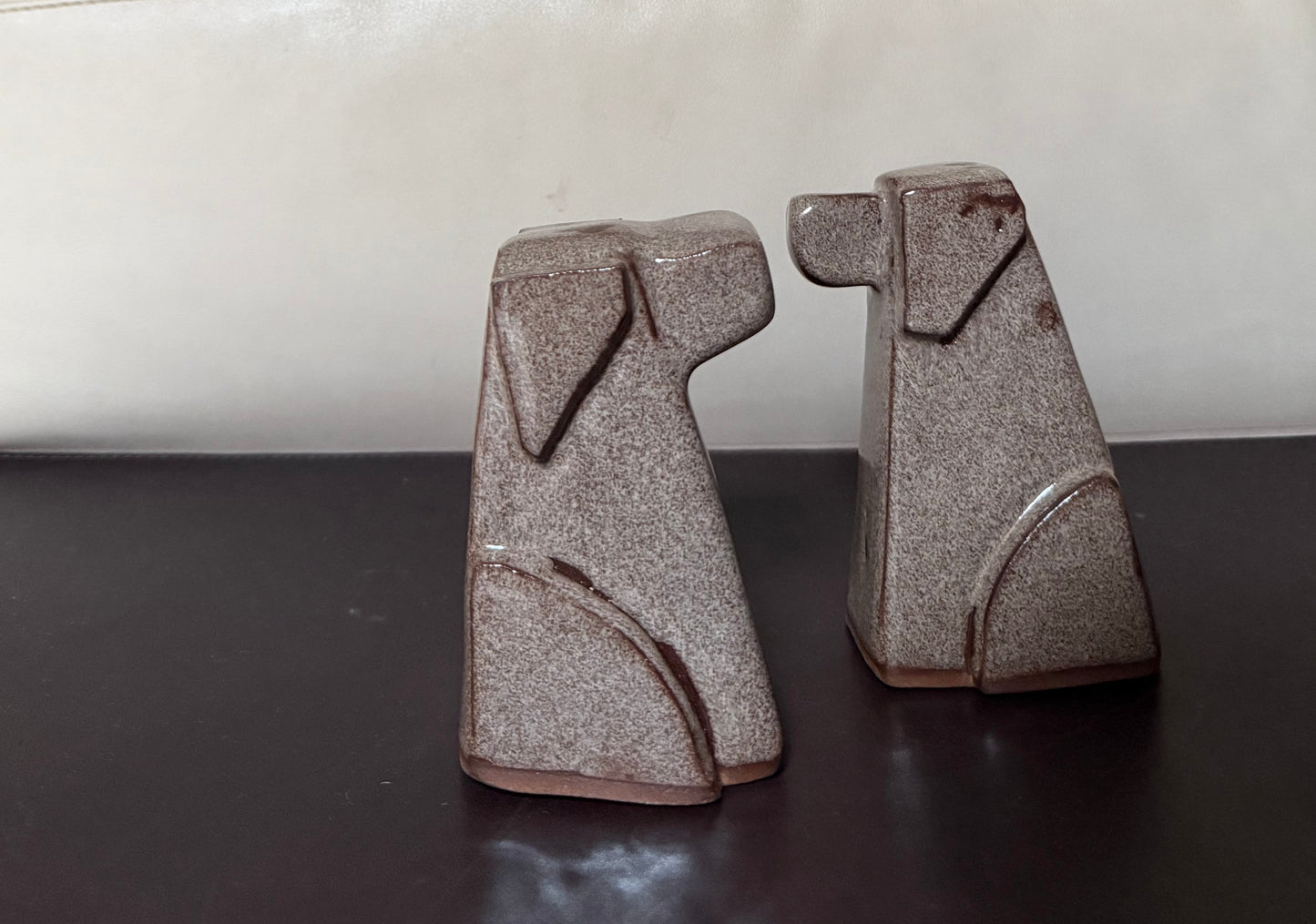 Geometric dog artefacts