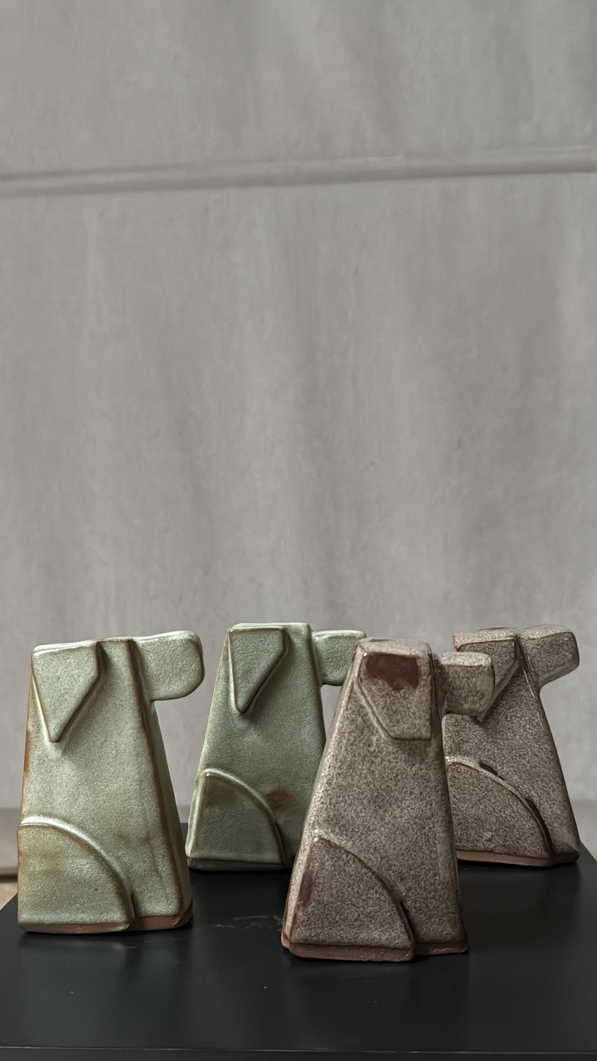 Geometric dog artefacts