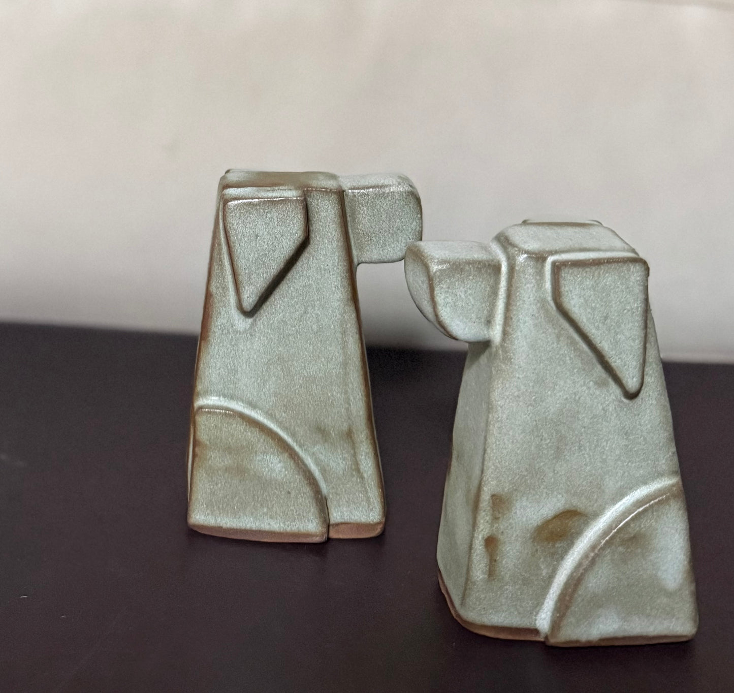 Geometric dog artefacts